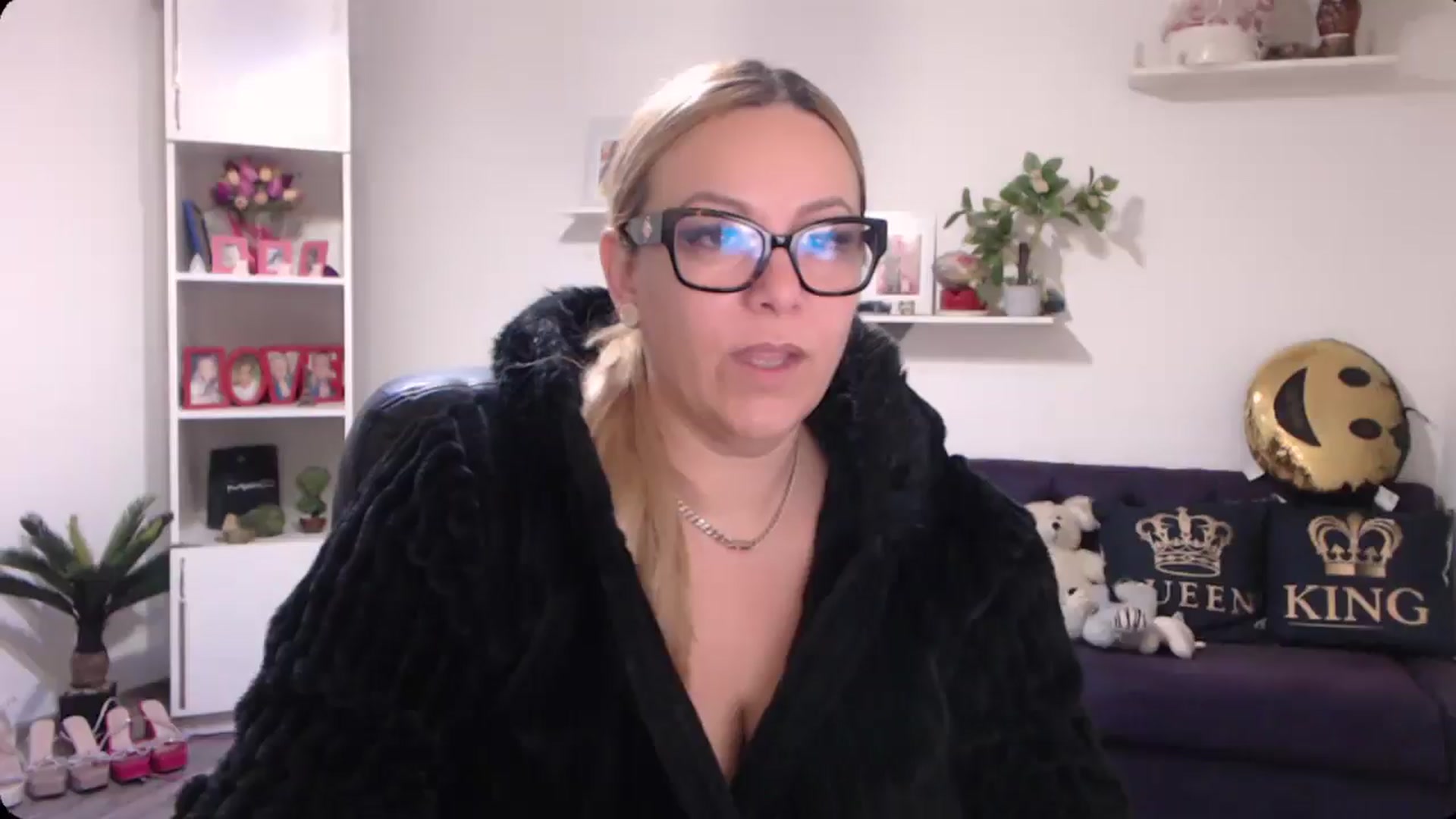 Gallery image thumbnail from A_baby_Boo's myfreecams stream on, 11/19/2024, 08:55 image 1 of 20