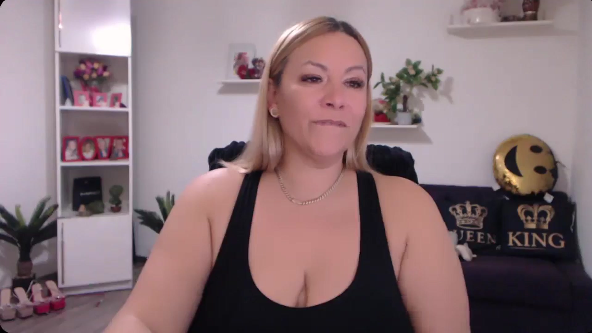 Gallery image thumbnail from A_baby_Boo's myfreecams stream on, 11/19/2024, 18:09 image 16 of 20