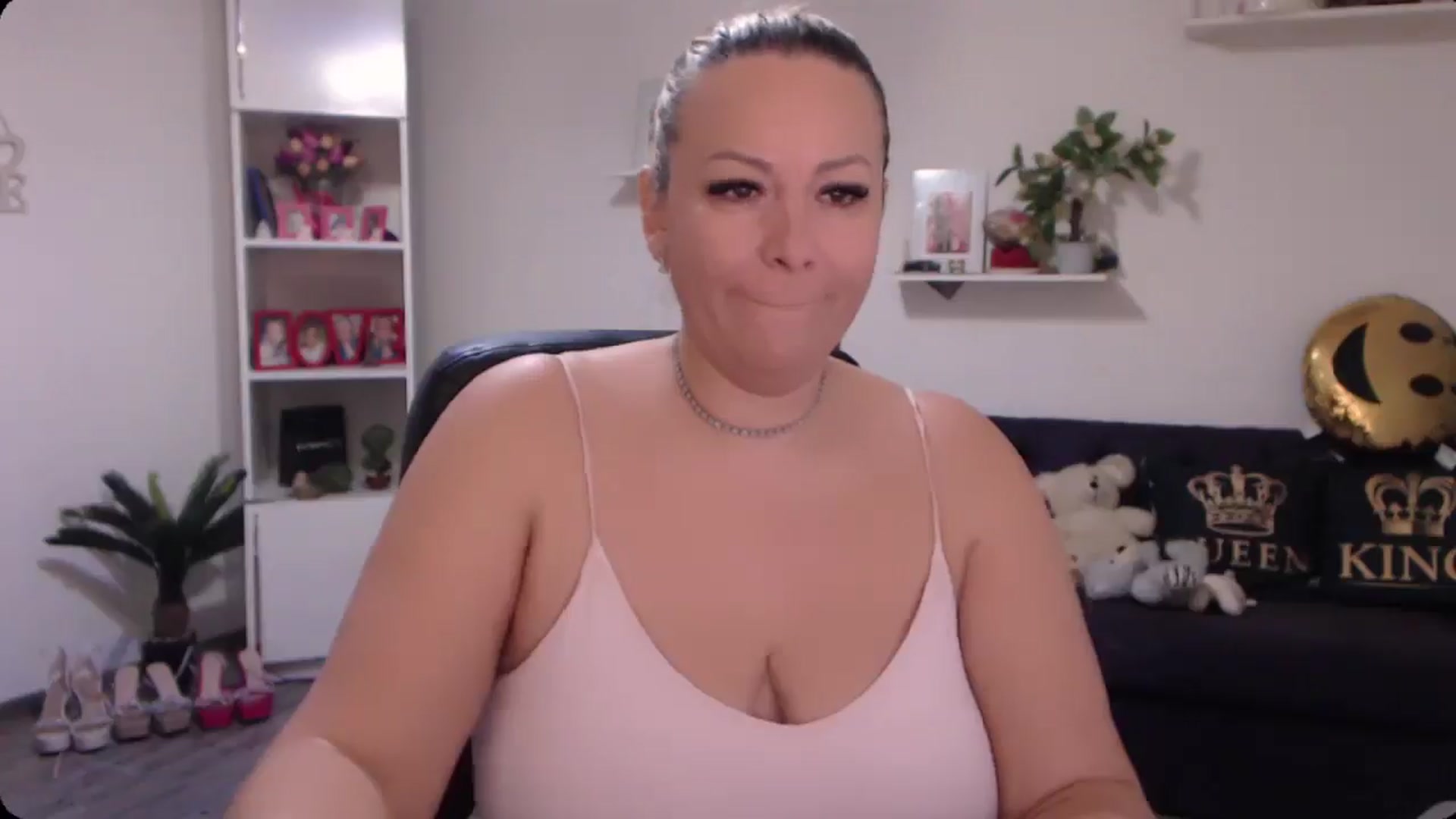 Gallery image thumbnail from A_baby_Boo's myfreecams stream on, 11/27/2024, 07:49 image 16 of 20