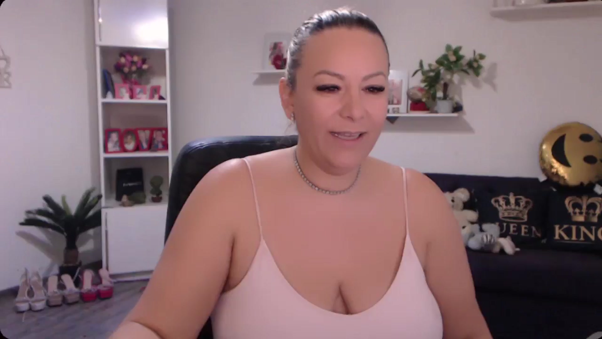 Gallery image thumbnail from A_baby_Boo's myfreecams stream on, 11/27/2024, 07:49 image 4 of 20