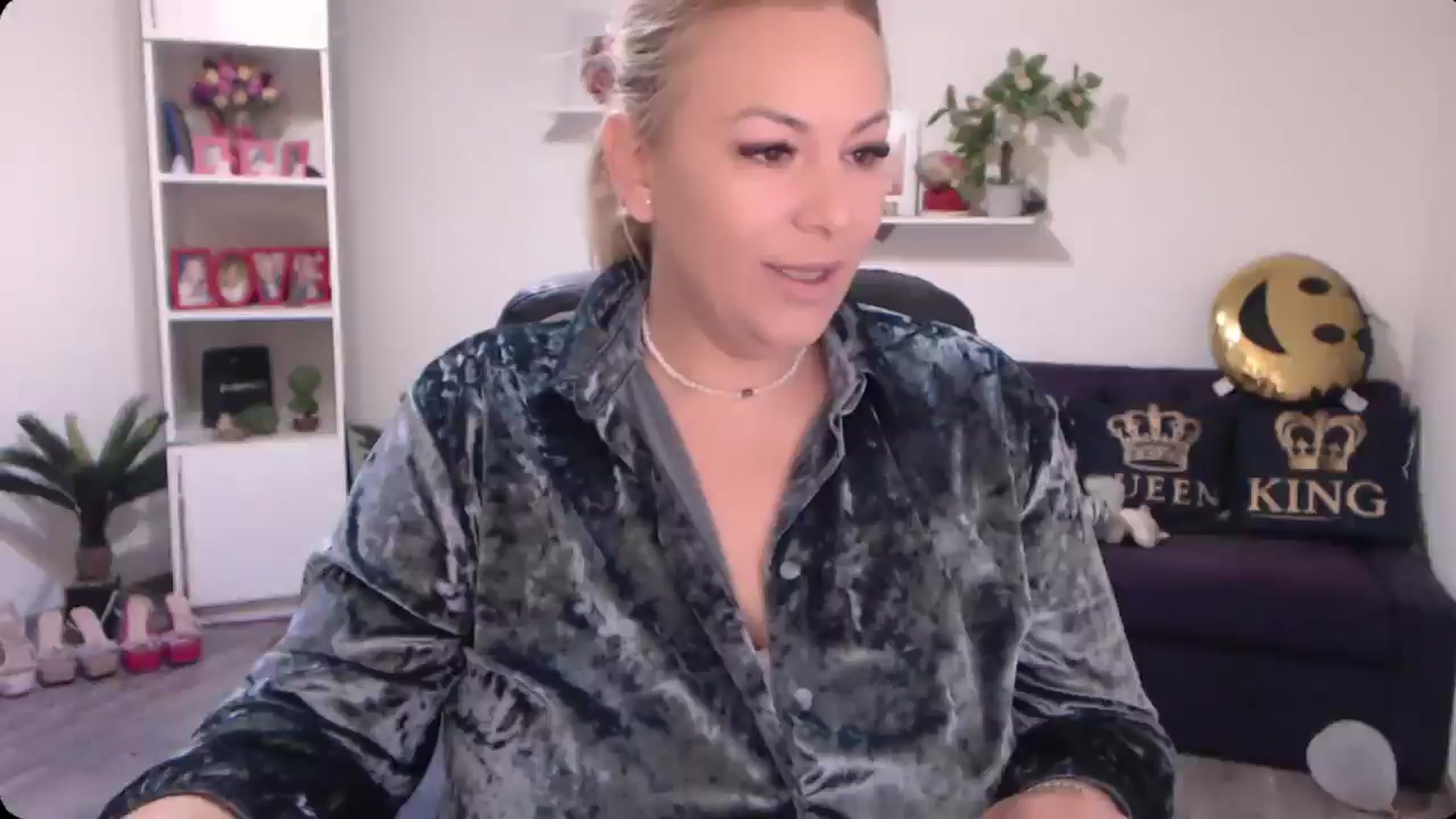 Gallery image thumbnail from A_baby_Boo's myfreecams stream on, 12/01/2024, 18:19 image 5 of 20