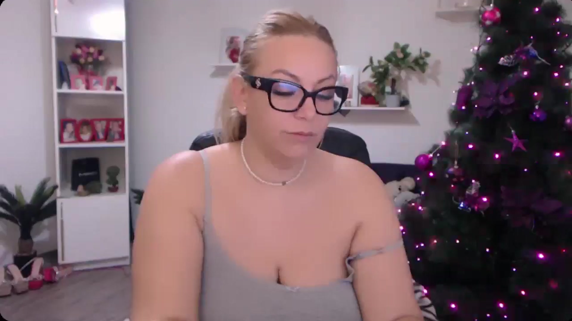 Gallery image thumbnail from A_baby_Boo's myfreecams stream on, 12/03/2024, 08:17 image 20 of 20