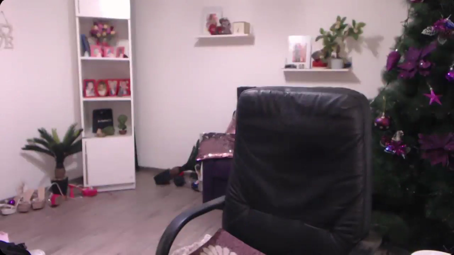 Gallery image thumbnail from A_baby_Boo's myfreecams stream on, 12/25/2024, 06:30 image 10 of 20