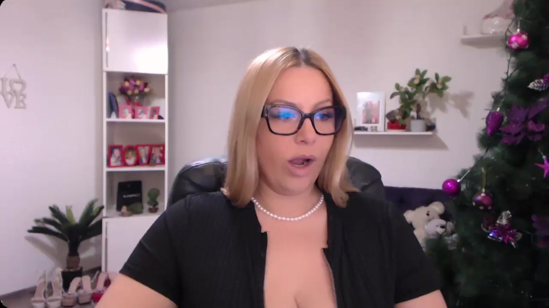 Gallery image thumbnail from A_baby_Boo's myfreecams stream on, 01/02/2025, 14:53 image 6 of 20