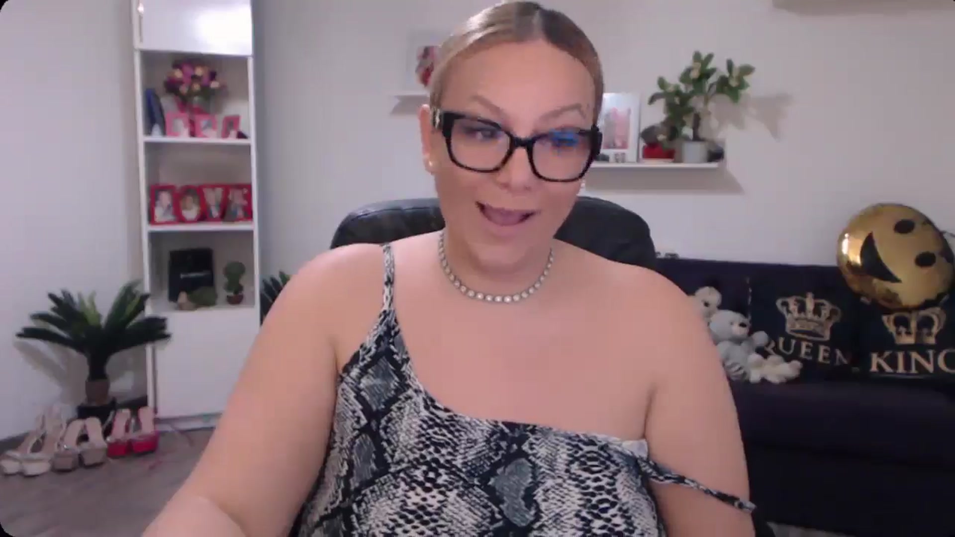 Gallery image thumbnail from A_baby_Boo's myfreecams stream on, 01/05/2025, 21:19 image 15 of 20