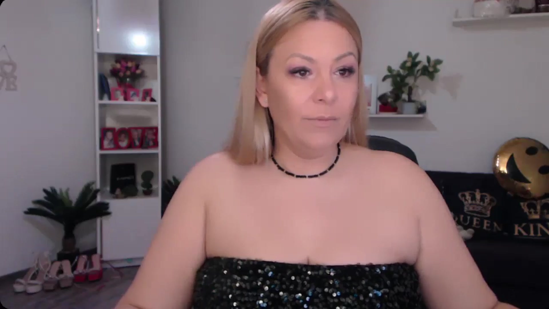 Gallery image thumbnail from A_baby_Boo's myfreecams stream on, 01/08/2025, 14:00 image 3 of 20
