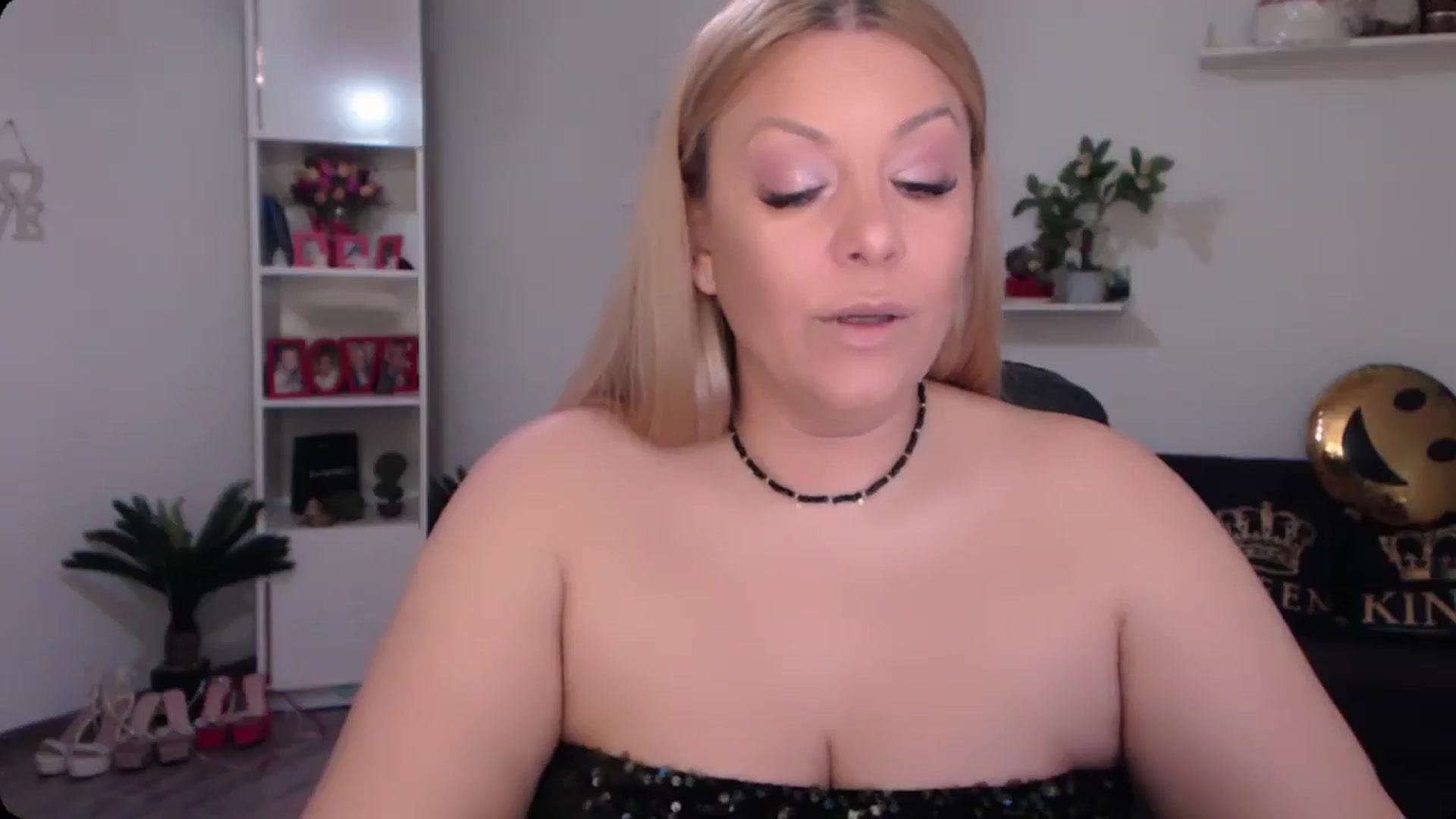 Gallery image thumbnail from A_baby_Boo's myfreecams stream on, 01/08/2025, 14:00 image 7 of 20