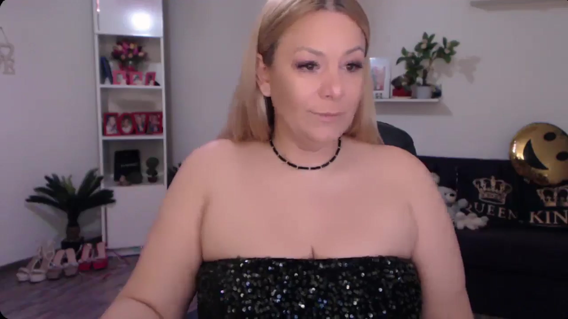 Gallery image thumbnail from A_baby_Boo's myfreecams stream on, 01/08/2025, 14:00 image 10 of 20
