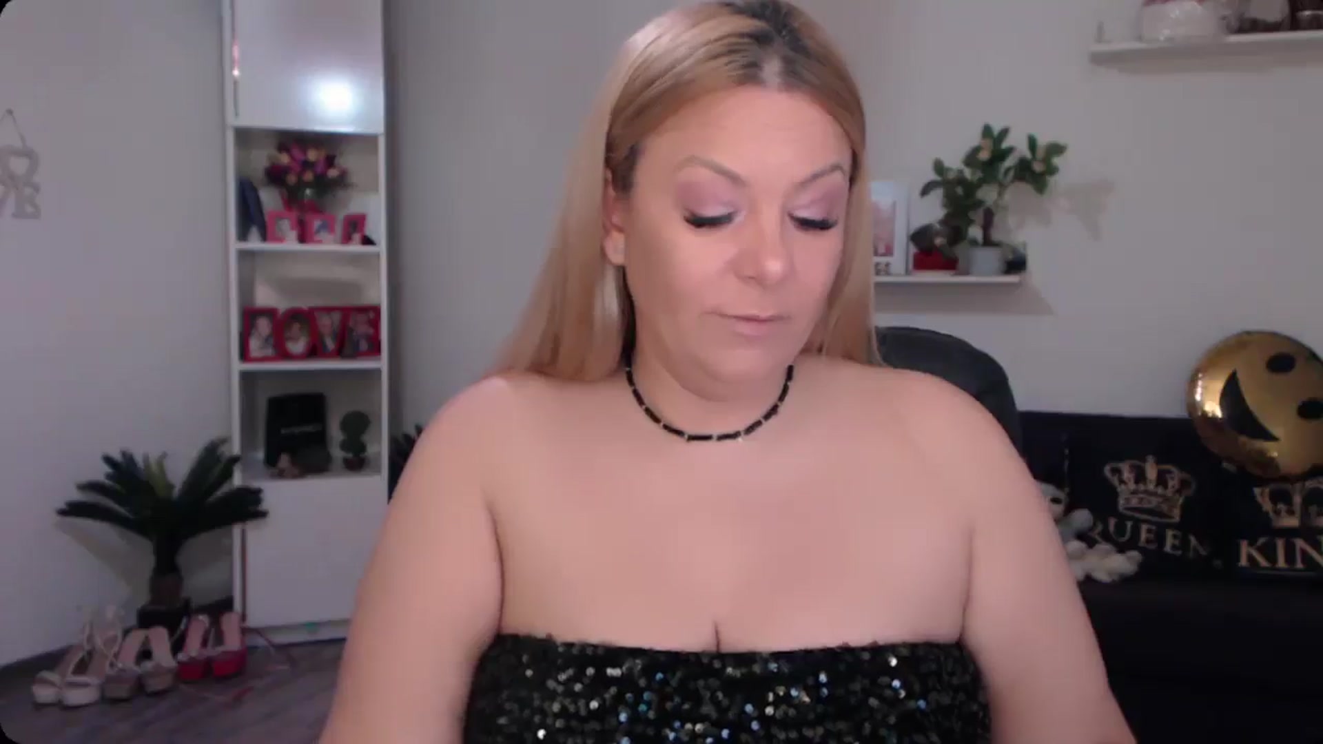 Gallery image thumbnail from A_baby_Boo's myfreecams stream on, 01/08/2025, 14:00 image 6 of 20
