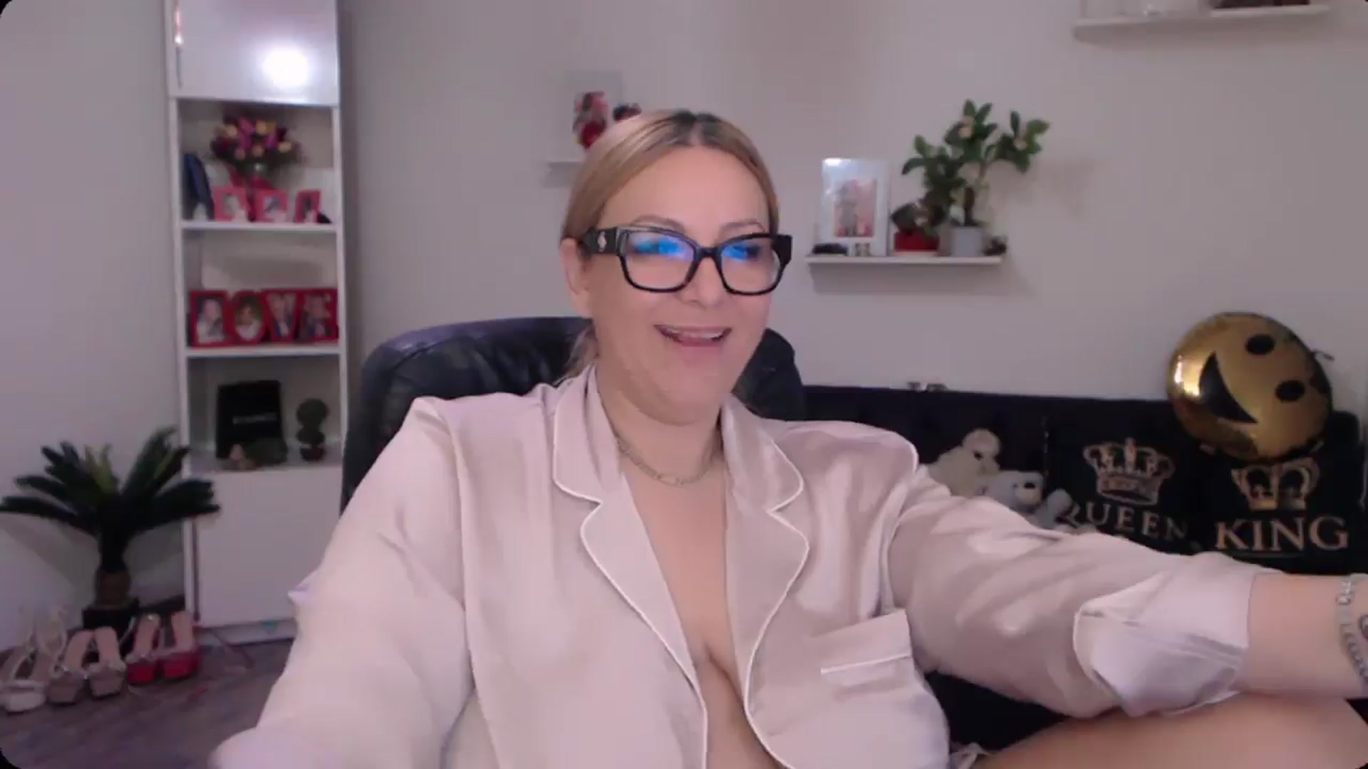 Gallery image thumbnail from A_baby_Boo's myfreecams stream on, 01/12/2025, 15:45 image 11 of 20