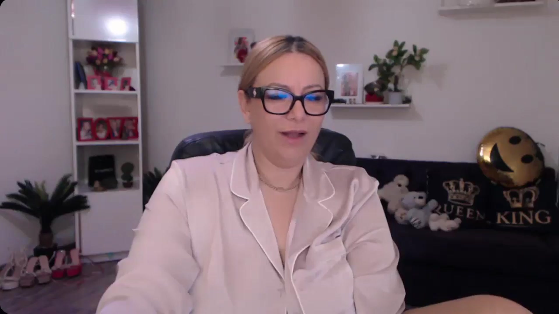 Gallery image thumbnail from A_baby_Boo's myfreecams stream on, 01/12/2025, 15:45 image 6 of 20