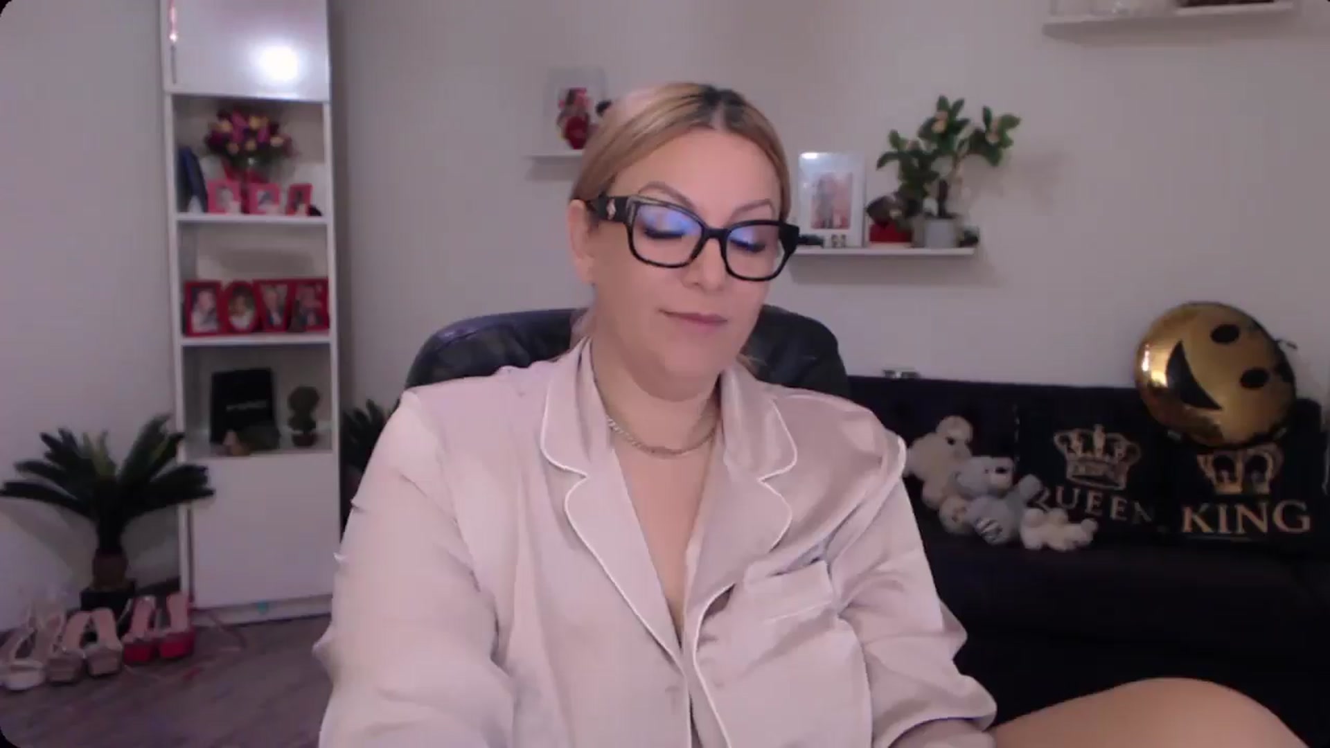 Gallery image thumbnail from A_baby_Boo's myfreecams stream on, 01/12/2025, 15:45 image 3 of 20