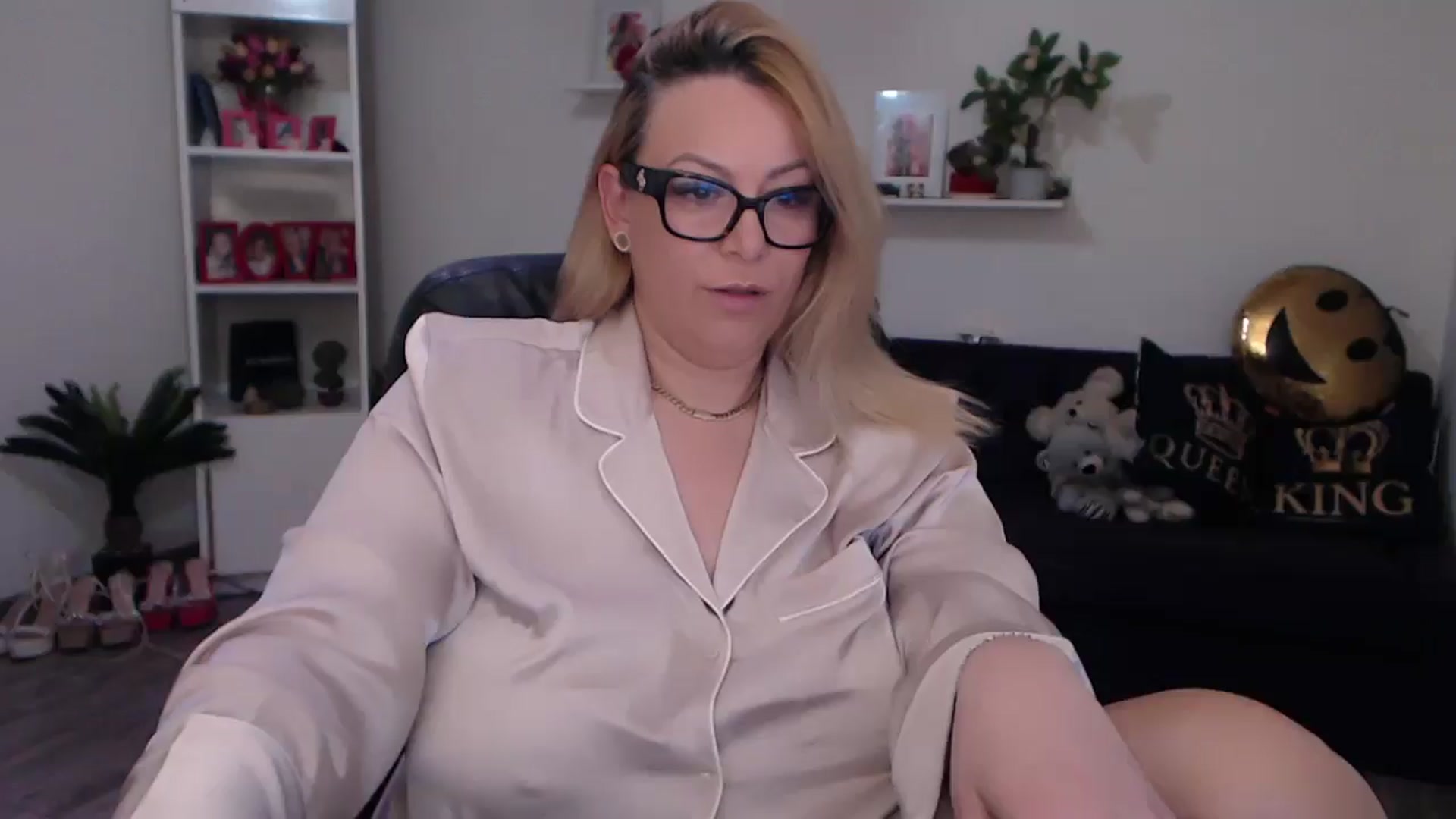 Gallery image thumbnail from A_baby_Boo's myfreecams stream on, 01/24/2025, 14:35 image 3 of 20