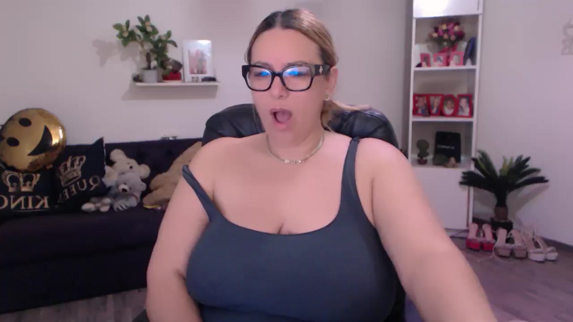 Gallery image thumbnail from A_baby_Boo's myfreecams stream on, 02/01/2025, 10:56 image 8 of 20
