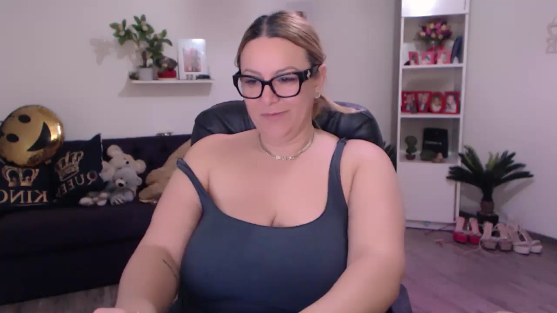 Gallery image thumbnail from A_baby_Boo's myfreecams stream on, 02/01/2025, 10:56 image 9 of 20