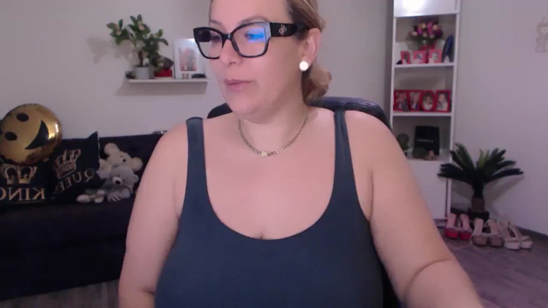 Gallery image thumbnail from A_baby_Boo's myfreecams stream on, 02/01/2025, 10:56 image 3 of 20