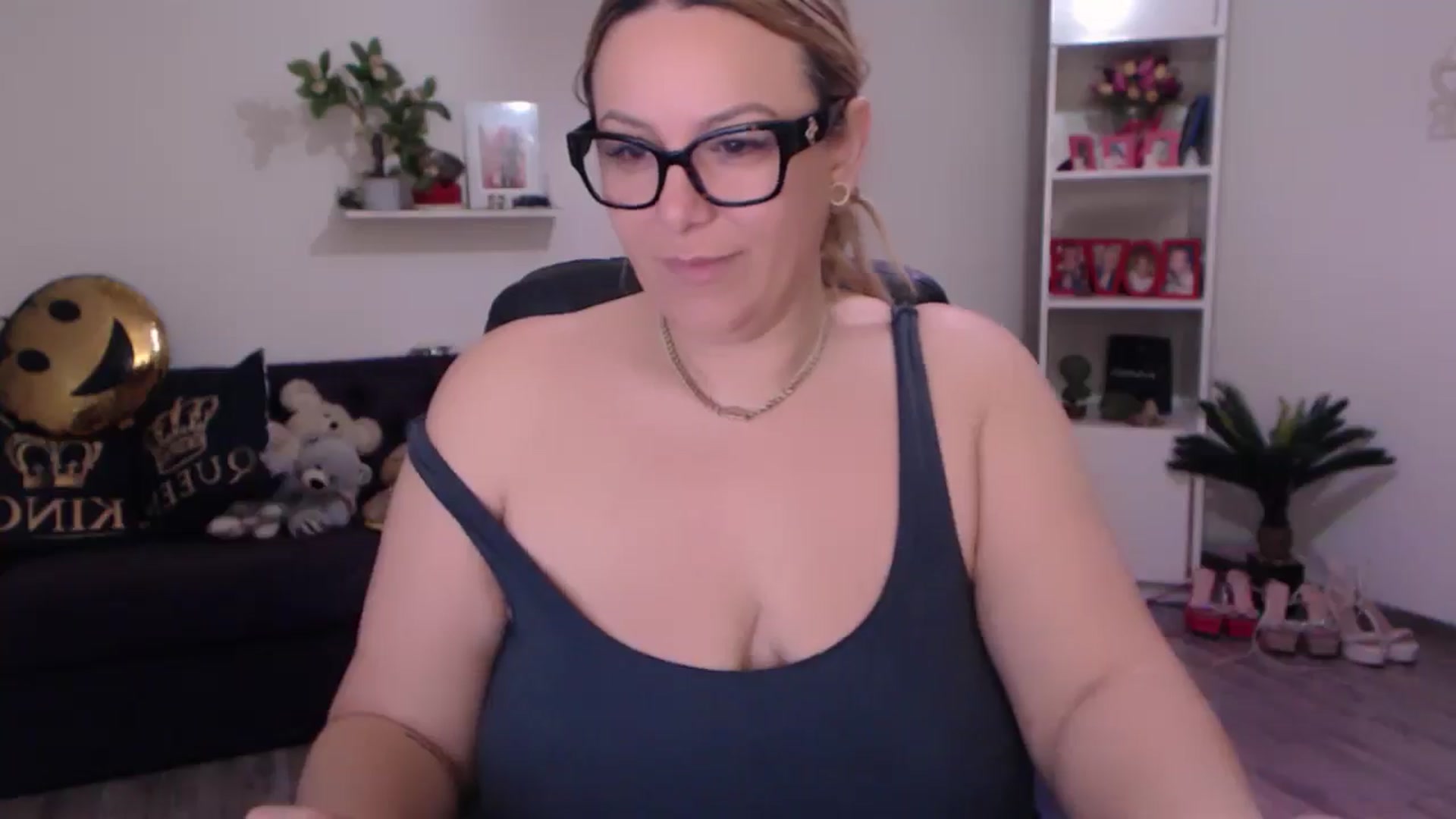 Gallery image thumbnail from A_baby_Boo's myfreecams stream on, 02/01/2025, 10:56 image 18 of 20