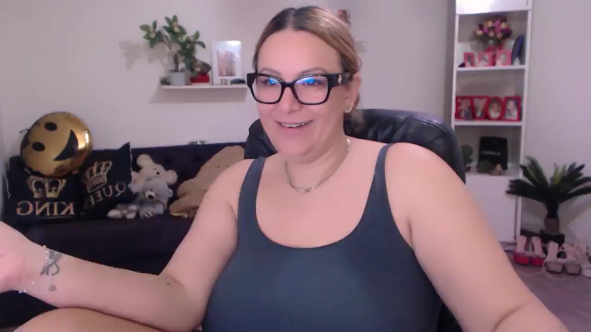 Gallery image thumbnail from A_baby_Boo's myfreecams stream on, 02/01/2025, 12:27 image 1 of 20