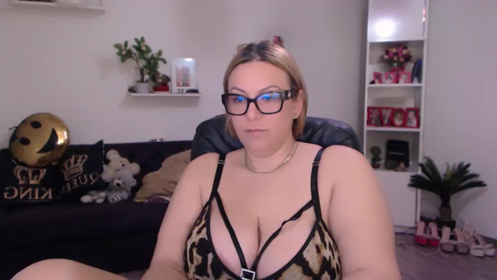 Gallery image thumbnail from A_baby_Boo's myfreecams stream on, 02/03/2025, 13:40 image 15 of 20