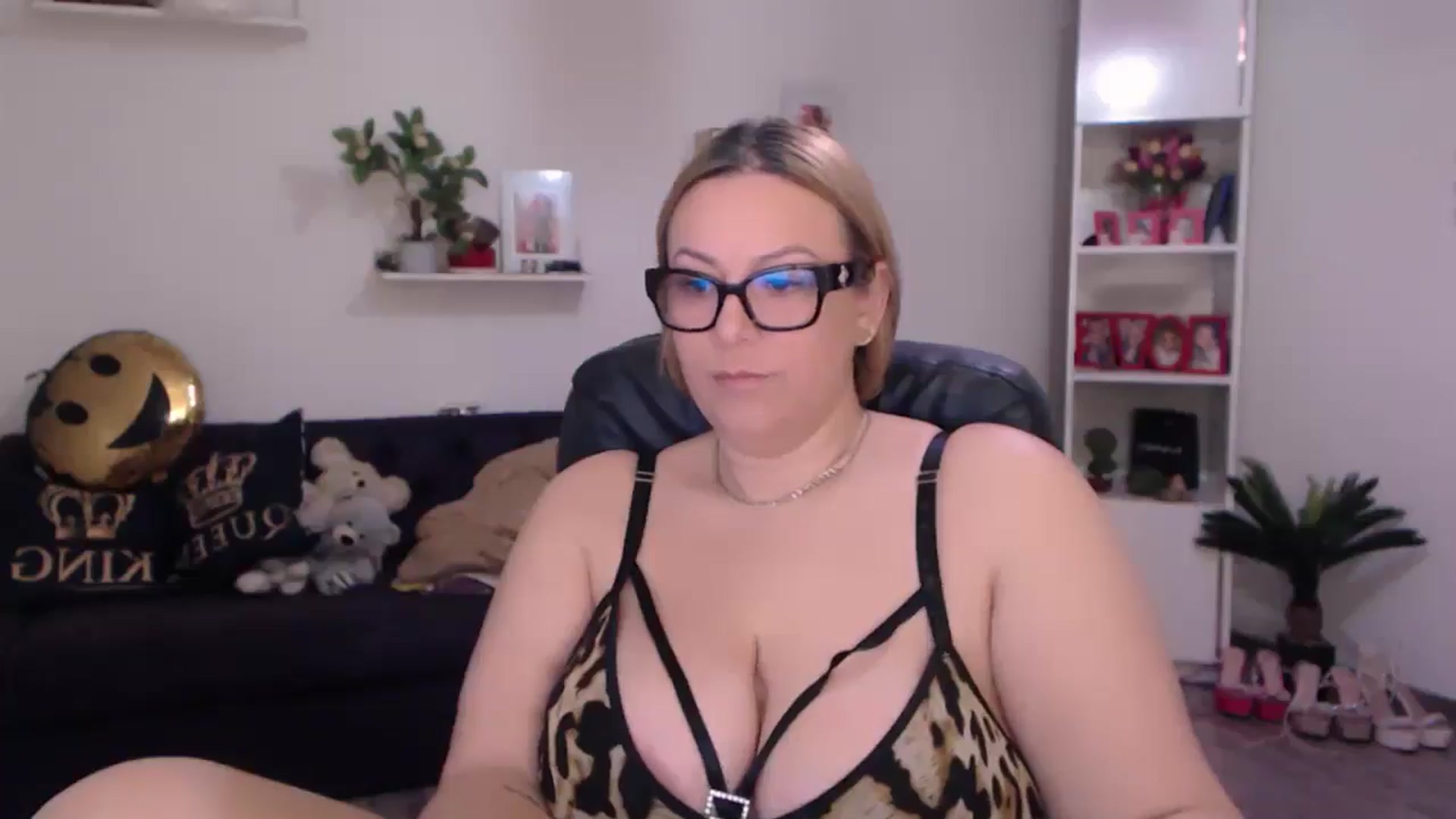Gallery image thumbnail from A_baby_Boo's myfreecams stream on, 02/03/2025, 13:40 image 11 of 20