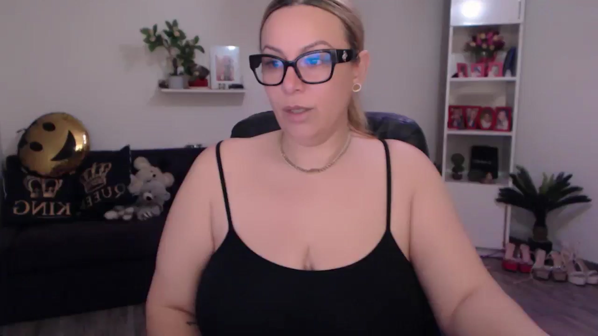 Gallery image thumbnail from A_baby_Boo's myfreecams stream on, 02/03/2025, 19:58 image 15 of 20