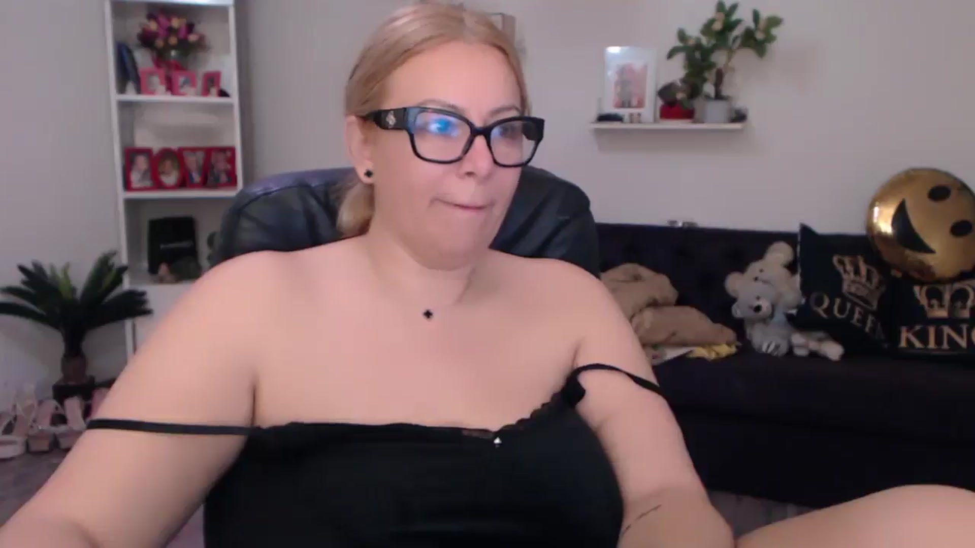 Gallery image thumbnail from A_baby_Boo's myfreecams stream on, 02/17/2025, 10:09 image 4 of 20
