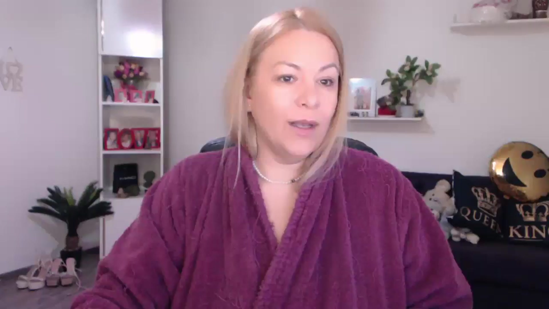 Gallery image thumbnail from A_baby_Boo's myfreecams stream on, 02/18/2025, 18:35 image 7 of 20