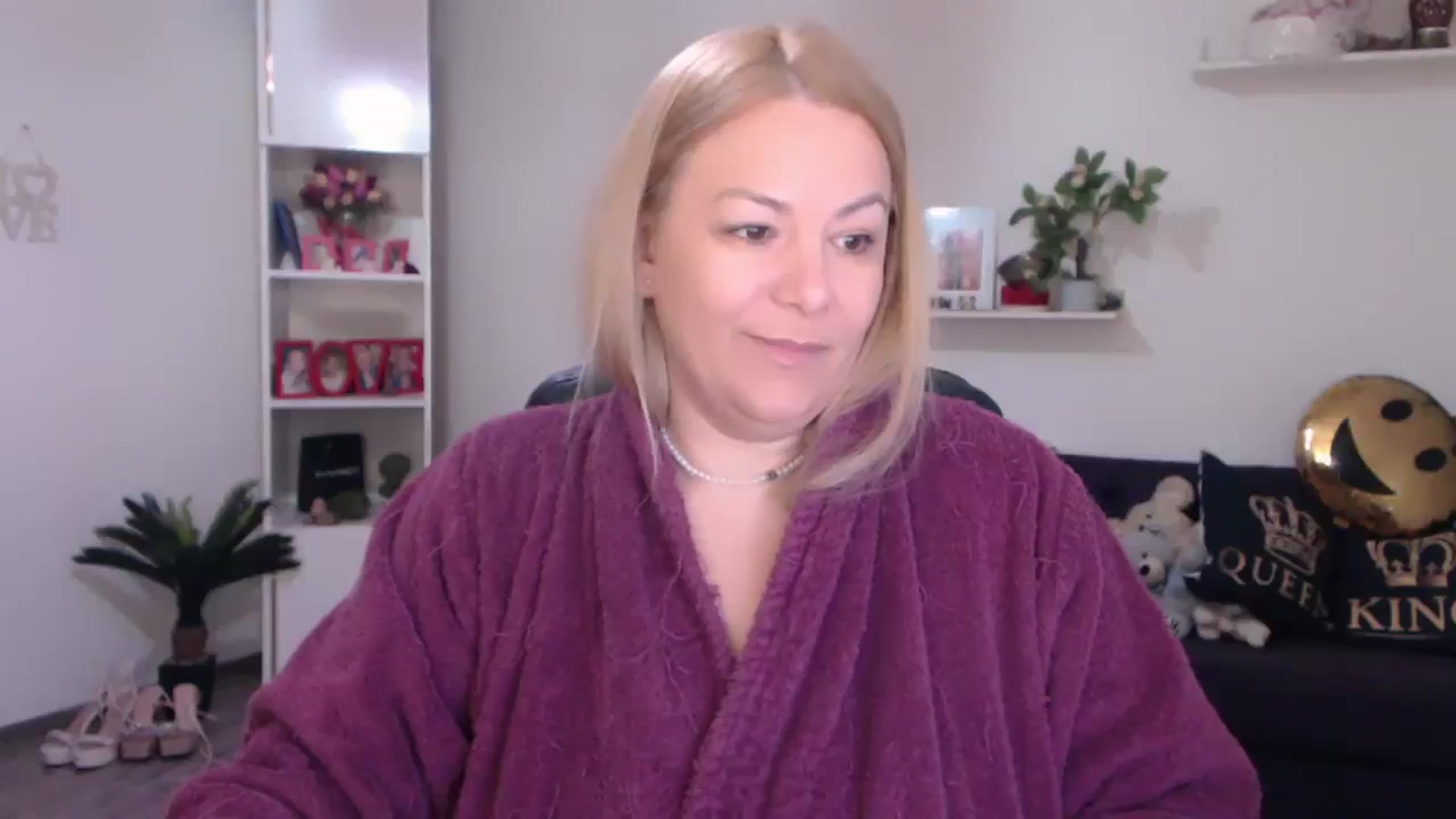 Gallery image thumbnail from A_baby_Boo's myfreecams stream on, 02/18/2025, 18:35 image 17 of 20