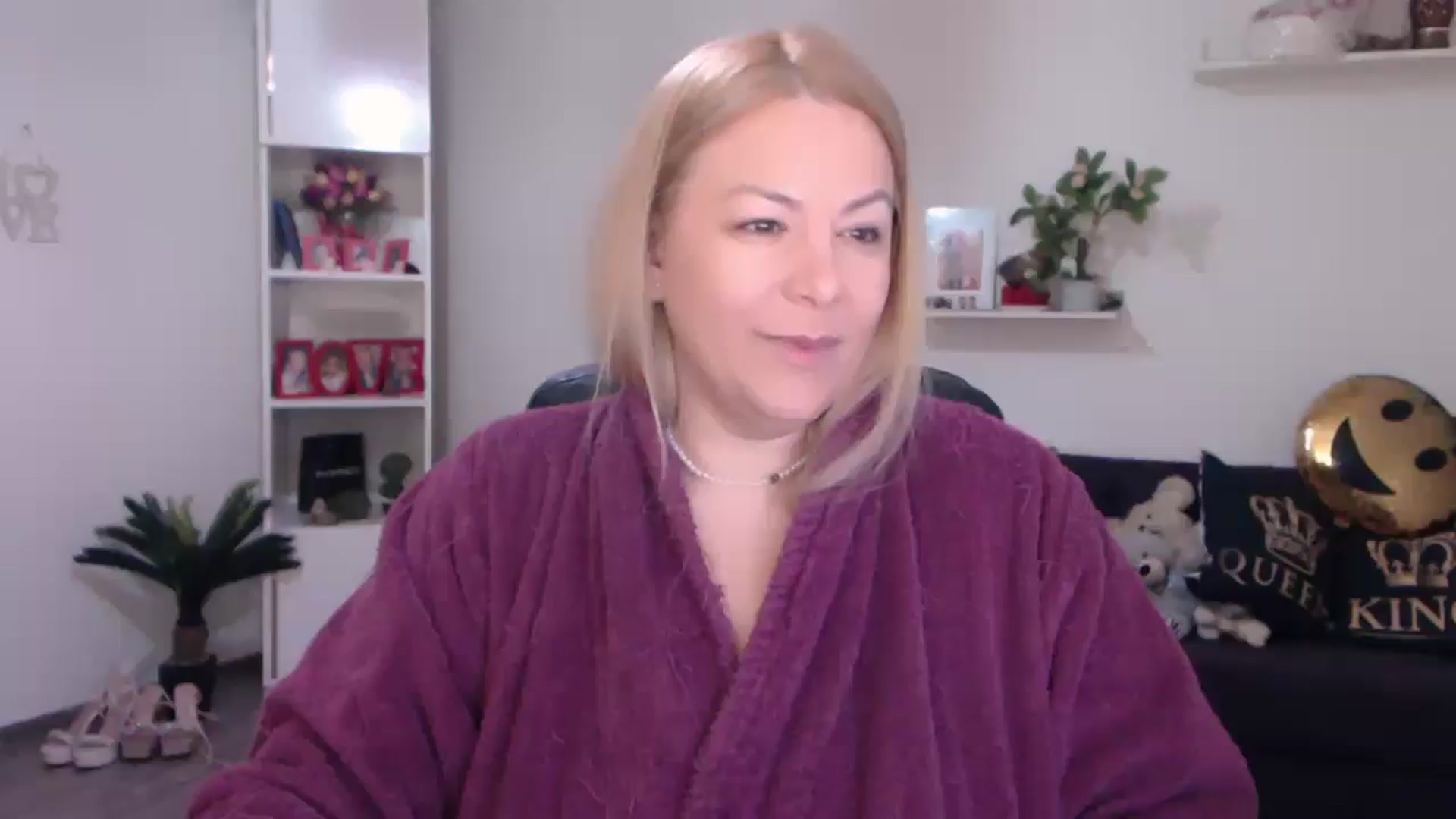 Gallery image thumbnail from A_baby_Boo's myfreecams stream on, 02/18/2025, 18:35 image 14 of 20