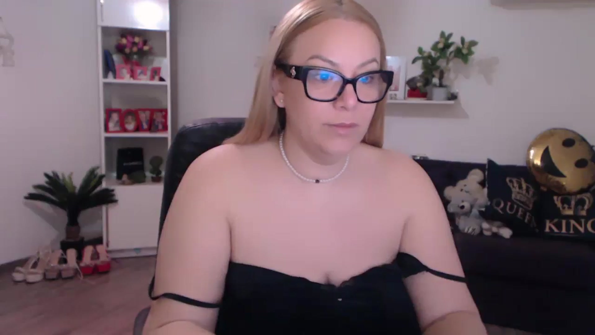 Gallery image thumbnail from A_baby_Boo's myfreecams stream on, 02/20/2025, 08:35 image 10 of 20
