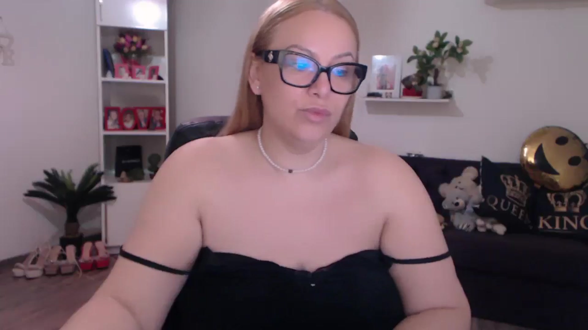 Gallery image thumbnail from A_baby_Boo's myfreecams stream on, 02/20/2025, 08:35 image 7 of 20