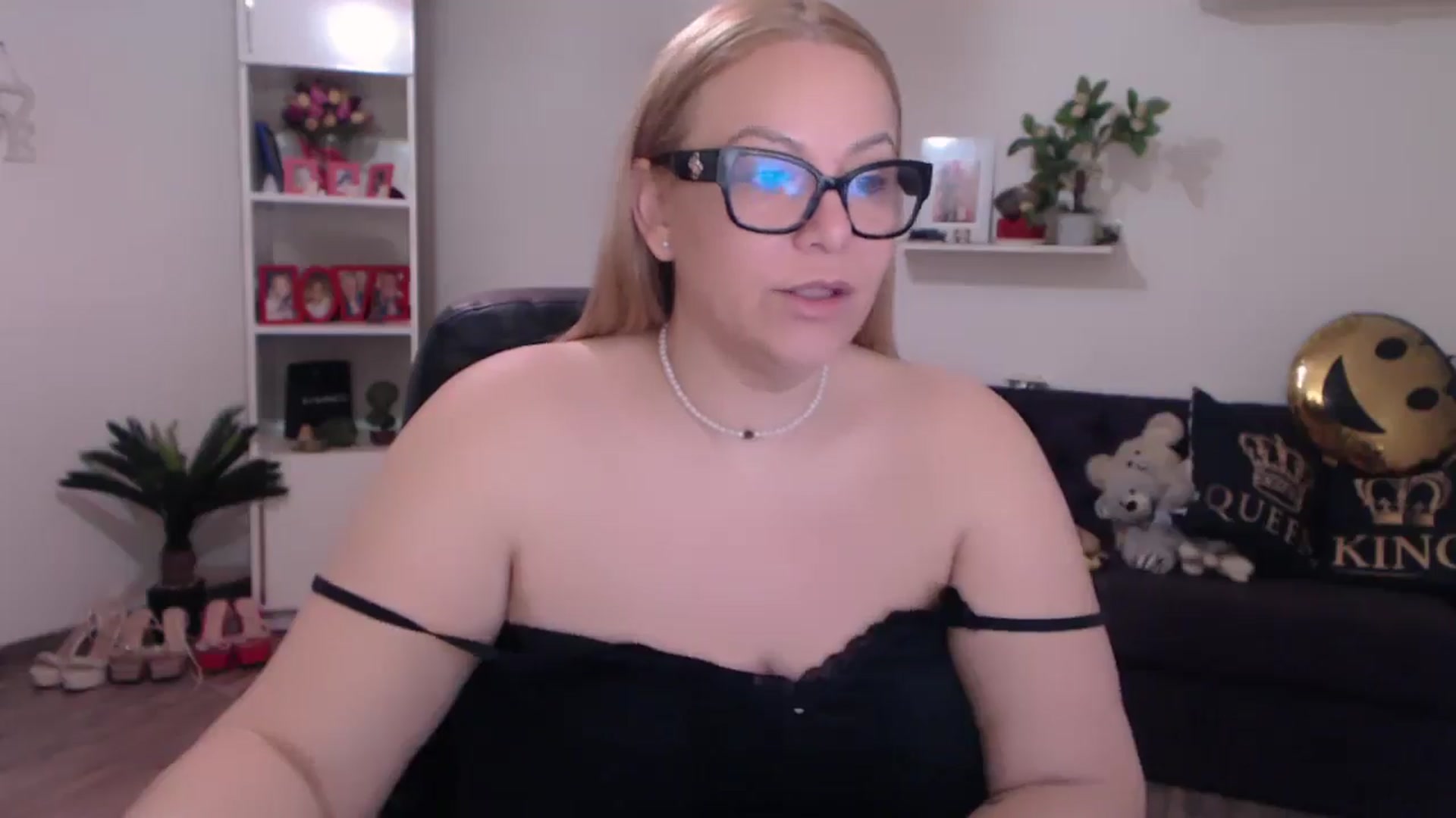 Gallery image thumbnail from A_baby_Boo's myfreecams stream on, 02/20/2025, 08:35 image 11 of 20