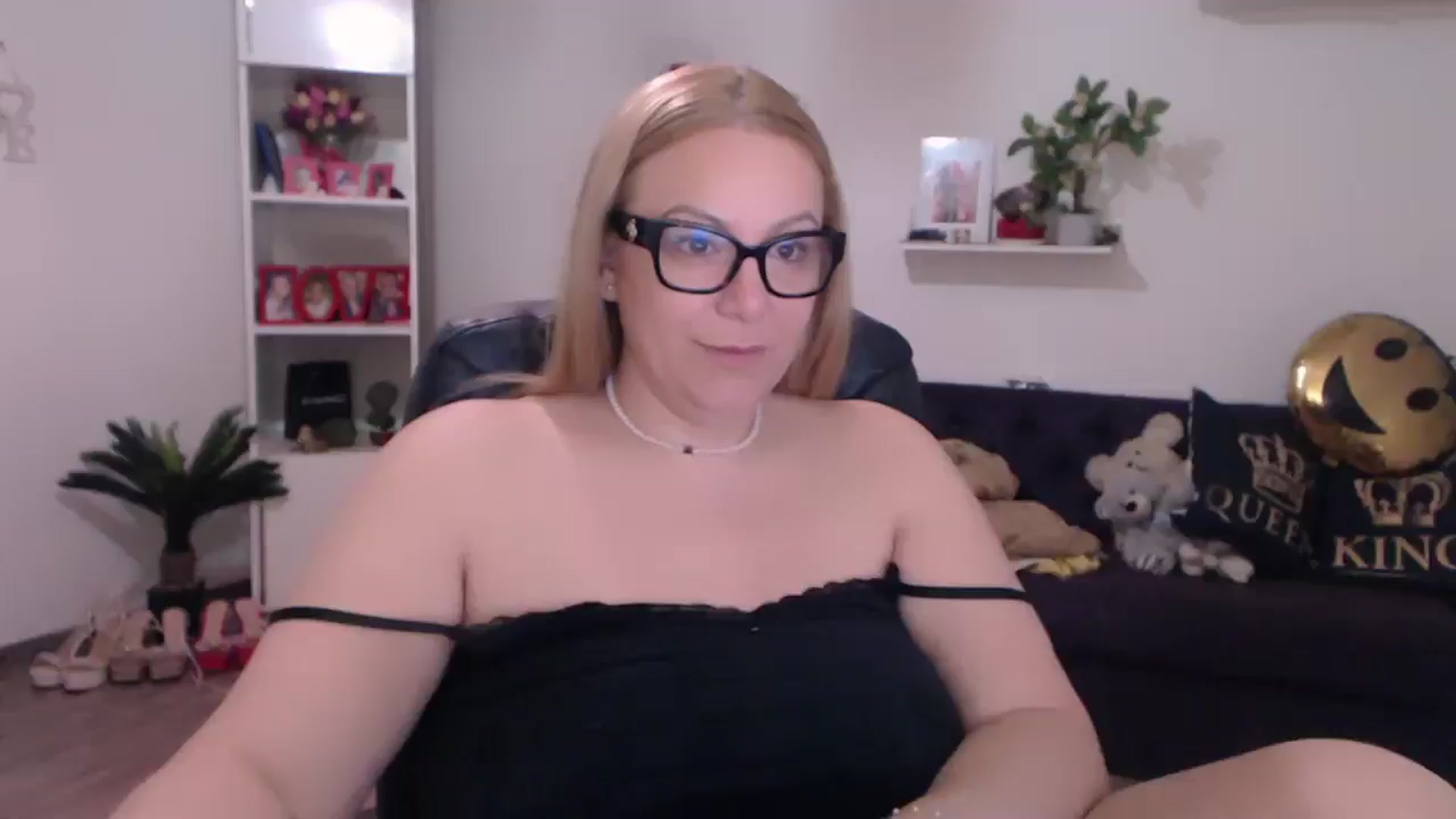 Gallery image thumbnail from A_baby_Boo's myfreecams stream on, 02/20/2025, 08:35 image 16 of 20