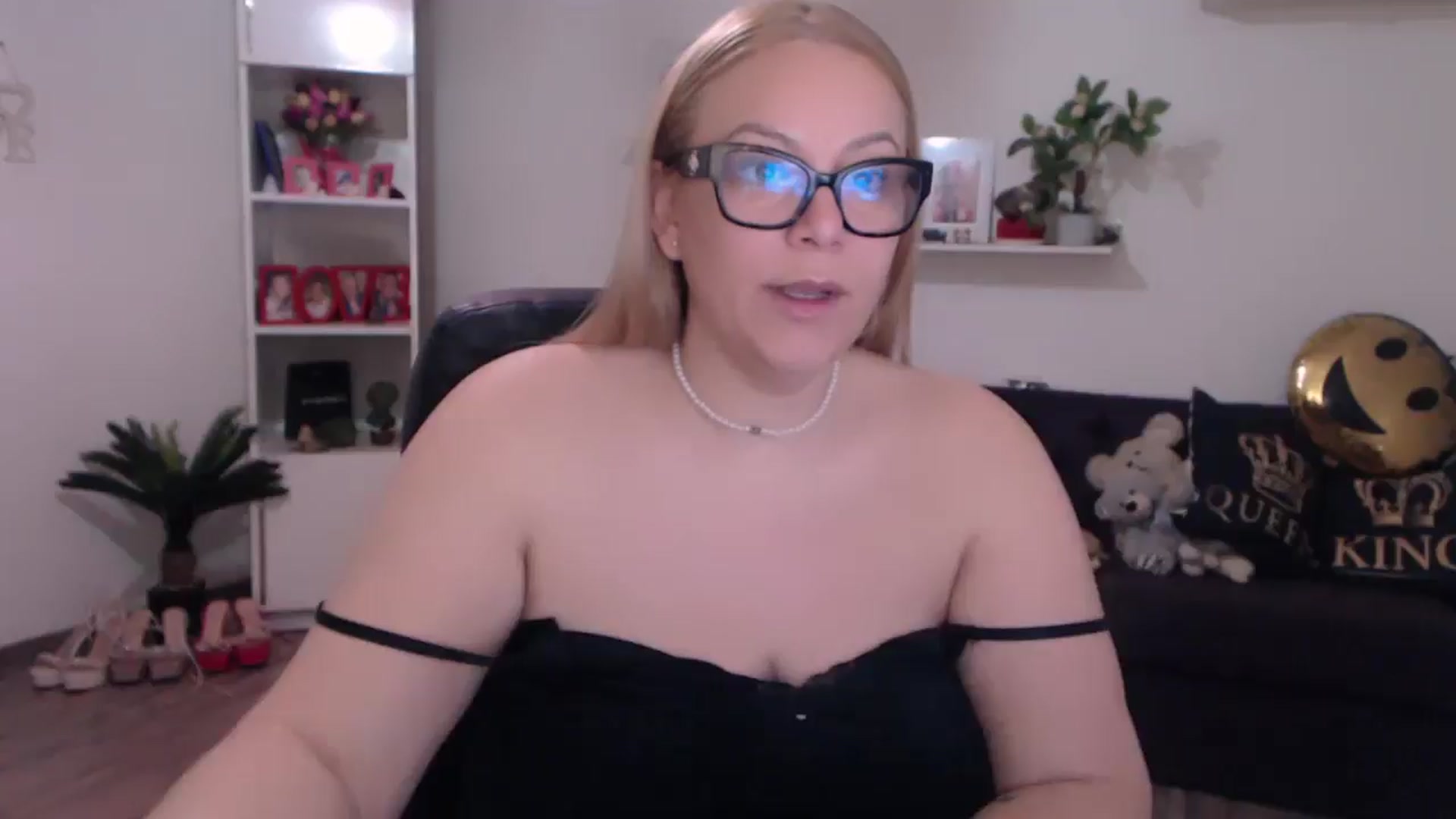Gallery image thumbnail from A_baby_Boo's myfreecams stream on, 02/20/2025, 08:35 image 9 of 20