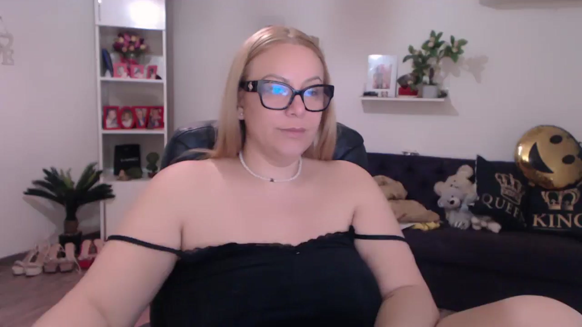 Gallery image thumbnail from A_baby_Boo's myfreecams stream on, 02/20/2025, 08:35 image 17 of 20