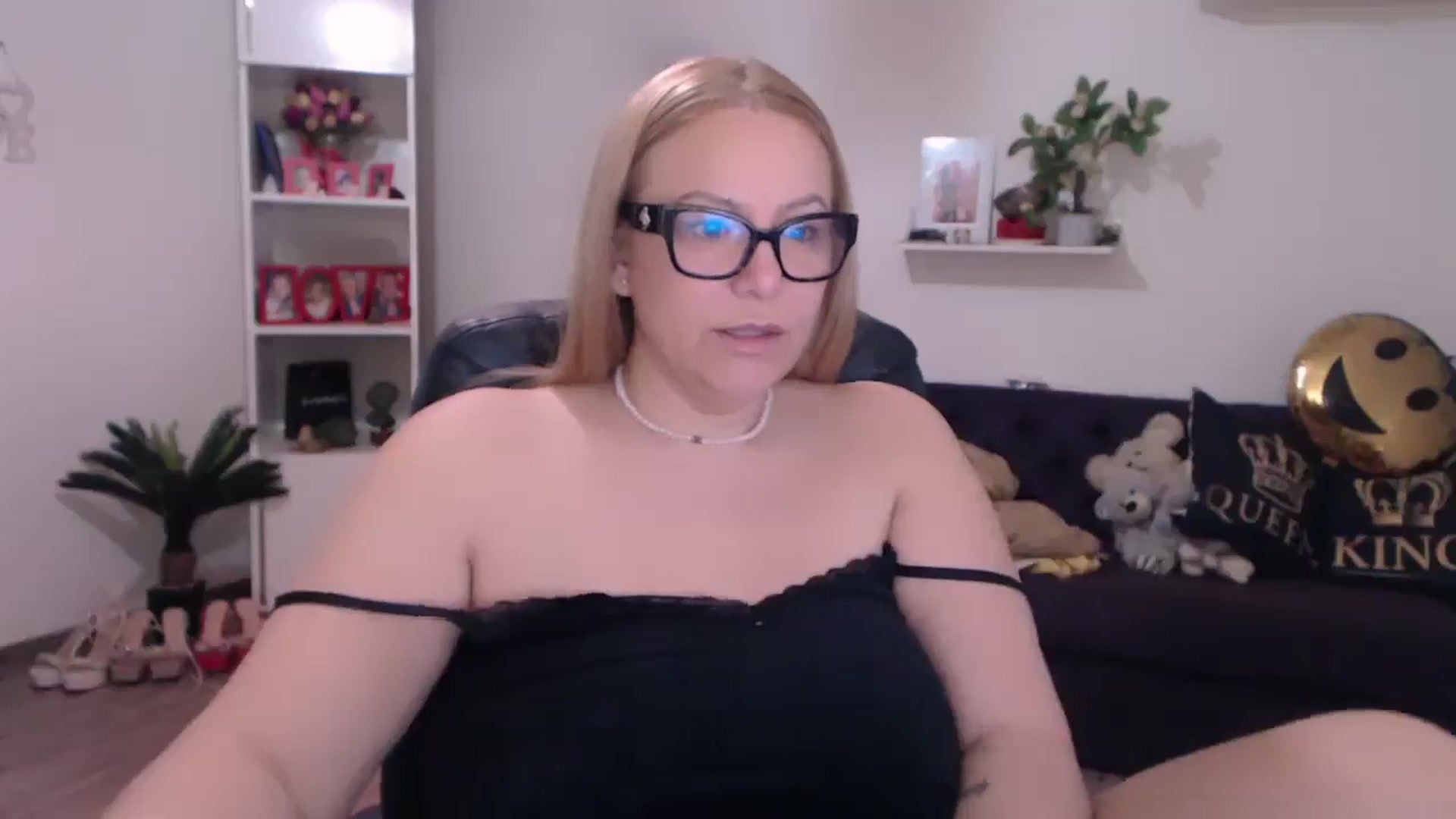 Gallery image thumbnail from A_baby_Boo's myfreecams stream on, 02/20/2025, 08:35 image 15 of 20