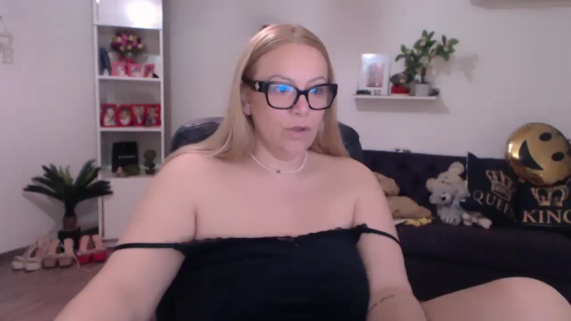 Gallery image thumbnail from A_baby_Boo's myfreecams stream on, 02/20/2025, 08:35 image 14 of 20