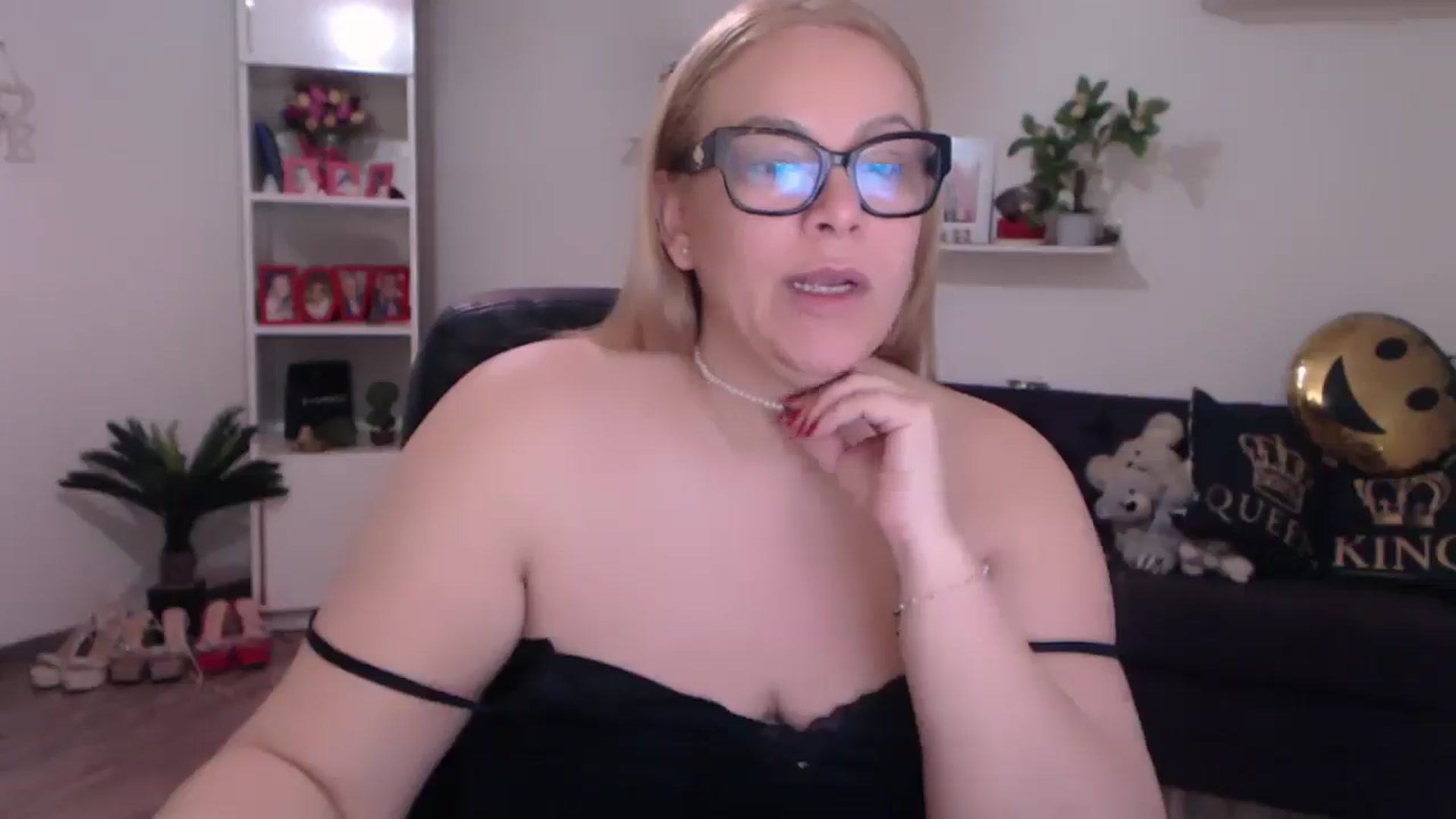 Gallery image thumbnail from A_baby_Boo's myfreecams stream on, 02/20/2025, 08:35 image 8 of 20
