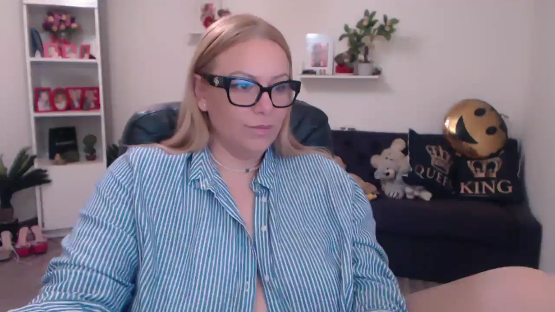Gallery image thumbnail from A_baby_Boo's myfreecams stream on, 02/20/2025, 21:22 image 10 of 20