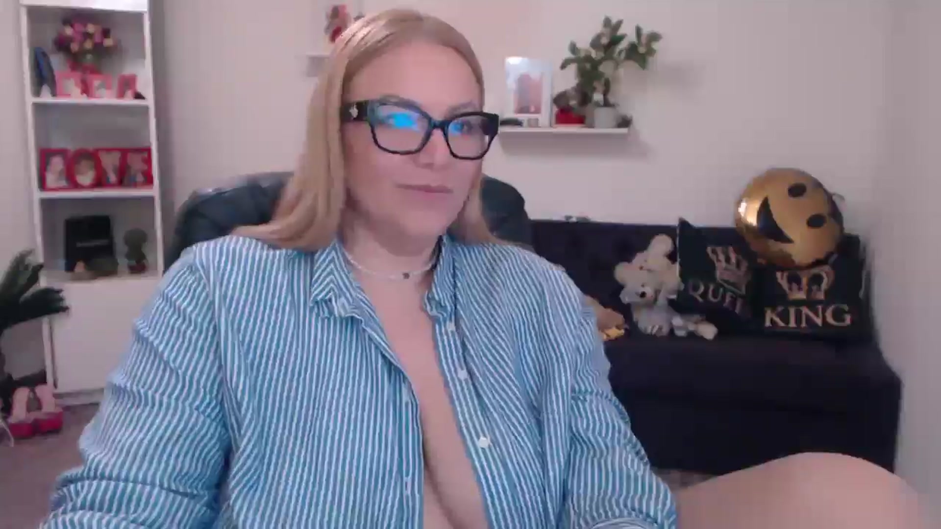 Gallery image thumbnail from A_baby_Boo's myfreecams stream on, 02/20/2025, 21:22 image 4 of 20