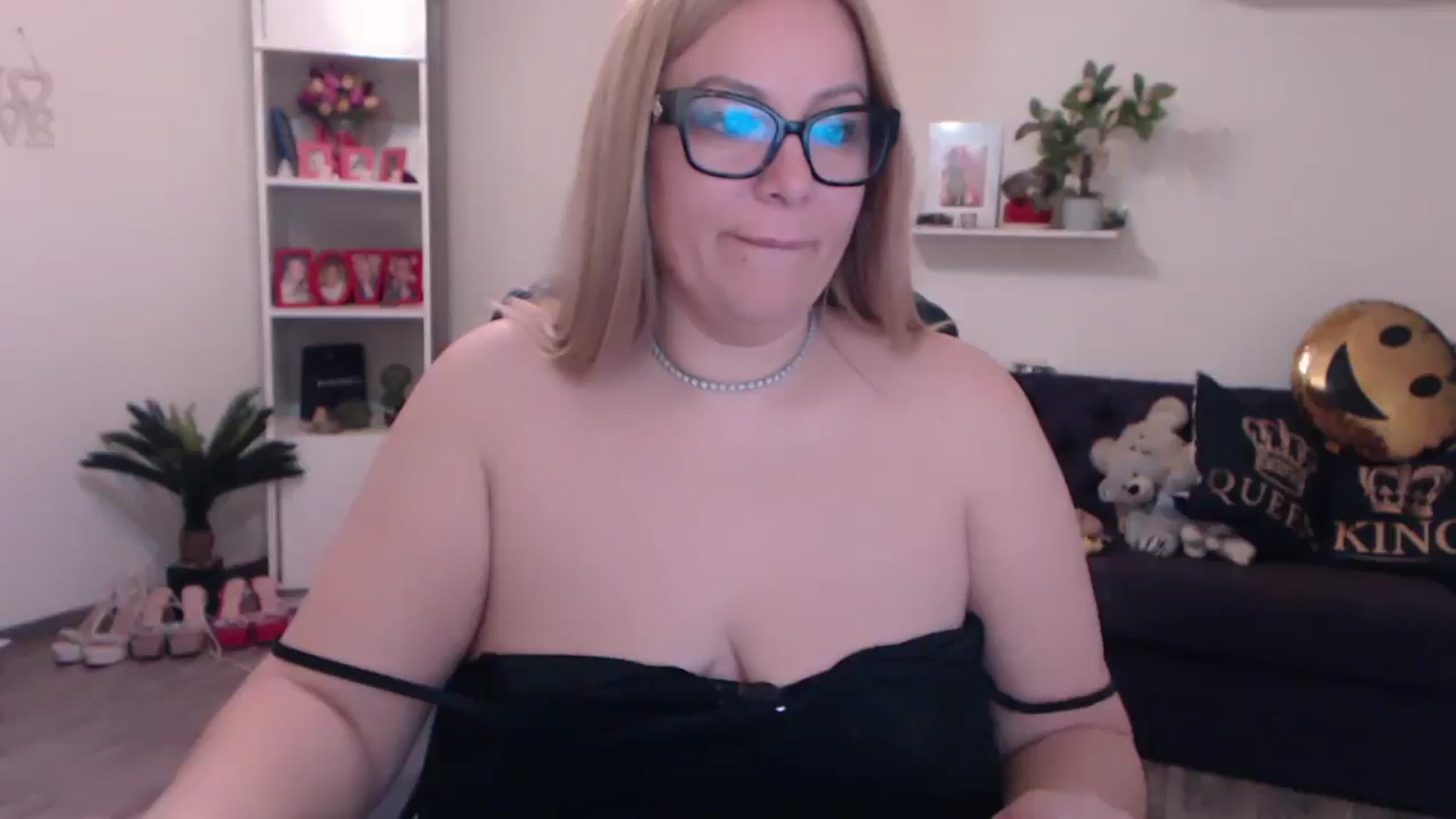 Gallery image thumbnail from A_baby_Boo's myfreecams stream on, 02/23/2025, 10:55 image 6 of 20
