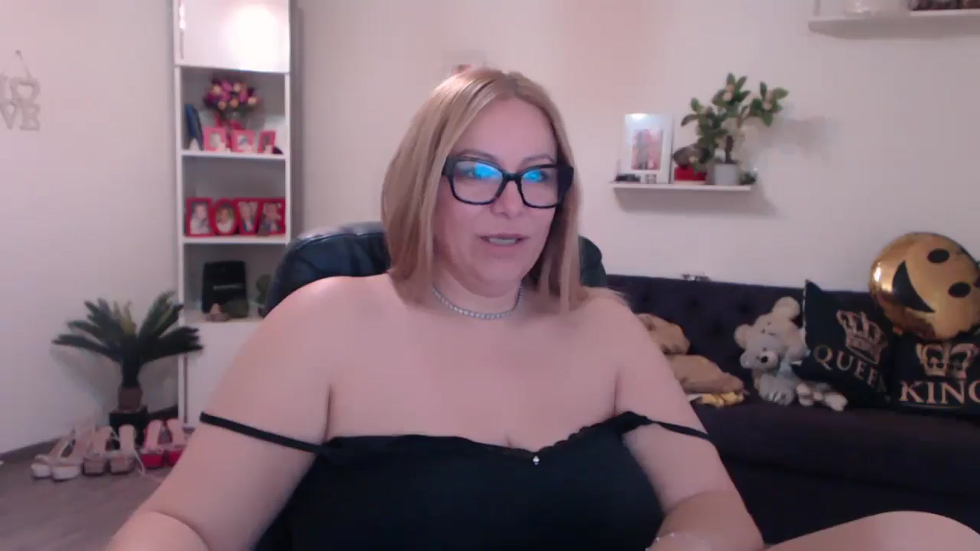 Gallery image thumbnail from A_baby_Boo's myfreecams stream on, 02/23/2025, 10:55 image 14 of 20
