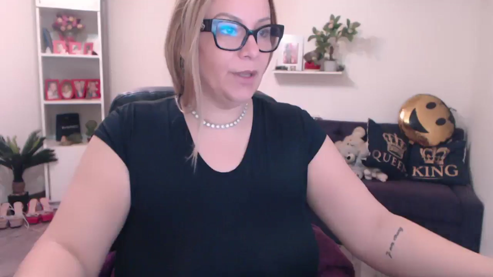 Gallery image thumbnail from A_baby_Boo's myfreecams stream on, 02/25/2025, 09:47 image 9 of 20