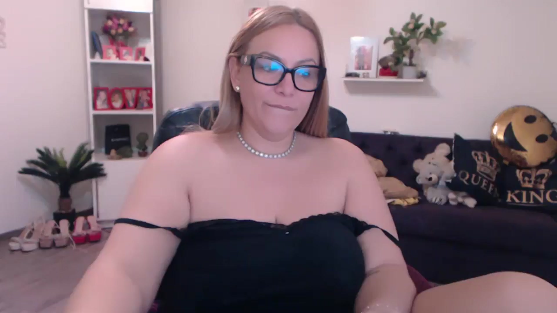 Gallery image thumbnail from A_baby_Boo's myfreecams stream on, 02/25/2025, 09:47 image 17 of 20