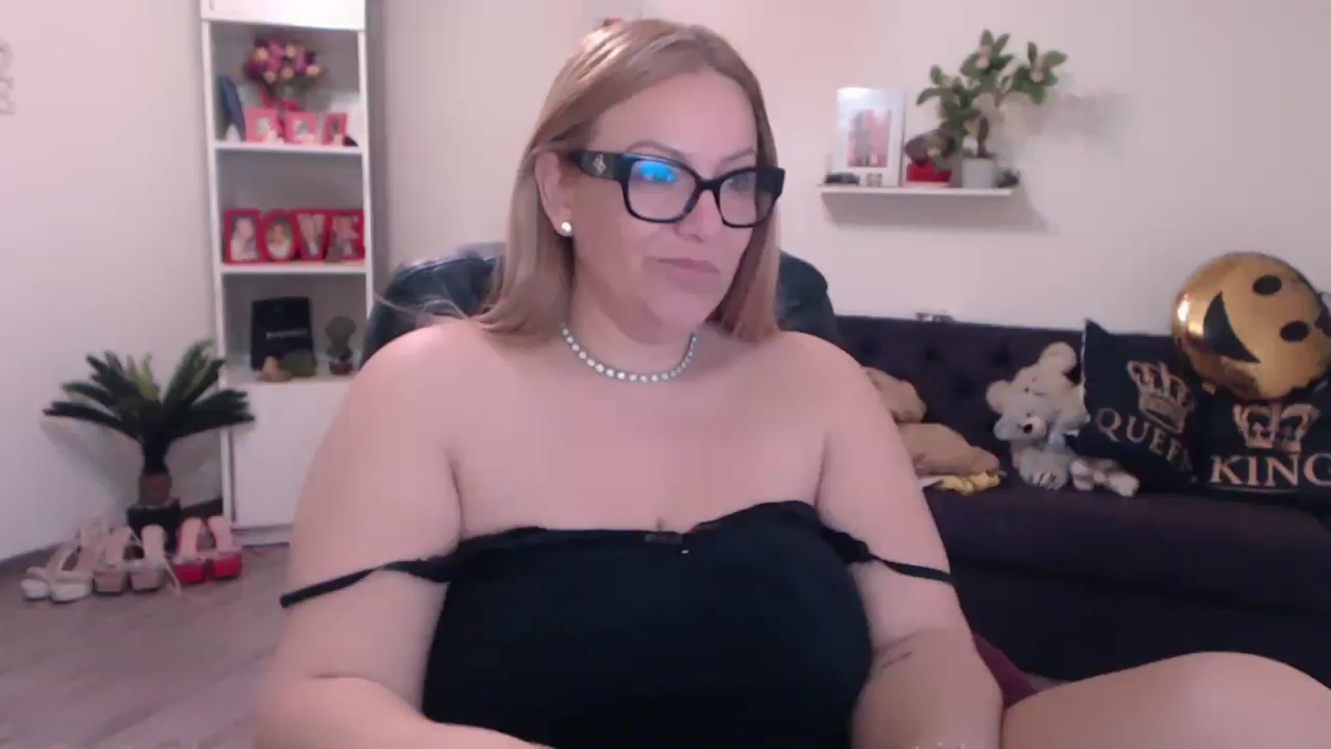 Gallery image thumbnail from A_baby_Boo's myfreecams stream on, 02/25/2025, 09:47 image 19 of 20