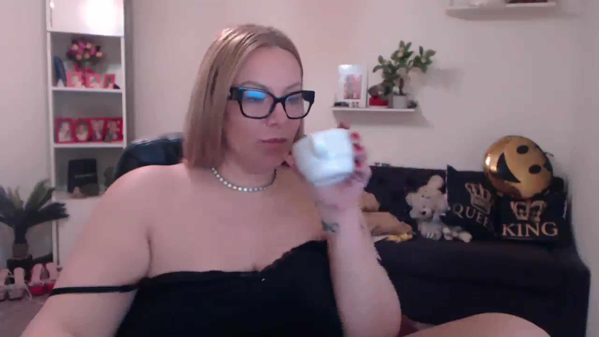 Gallery image thumbnail from A_baby_Boo's myfreecams stream on, 02/25/2025, 09:47 image 13 of 20