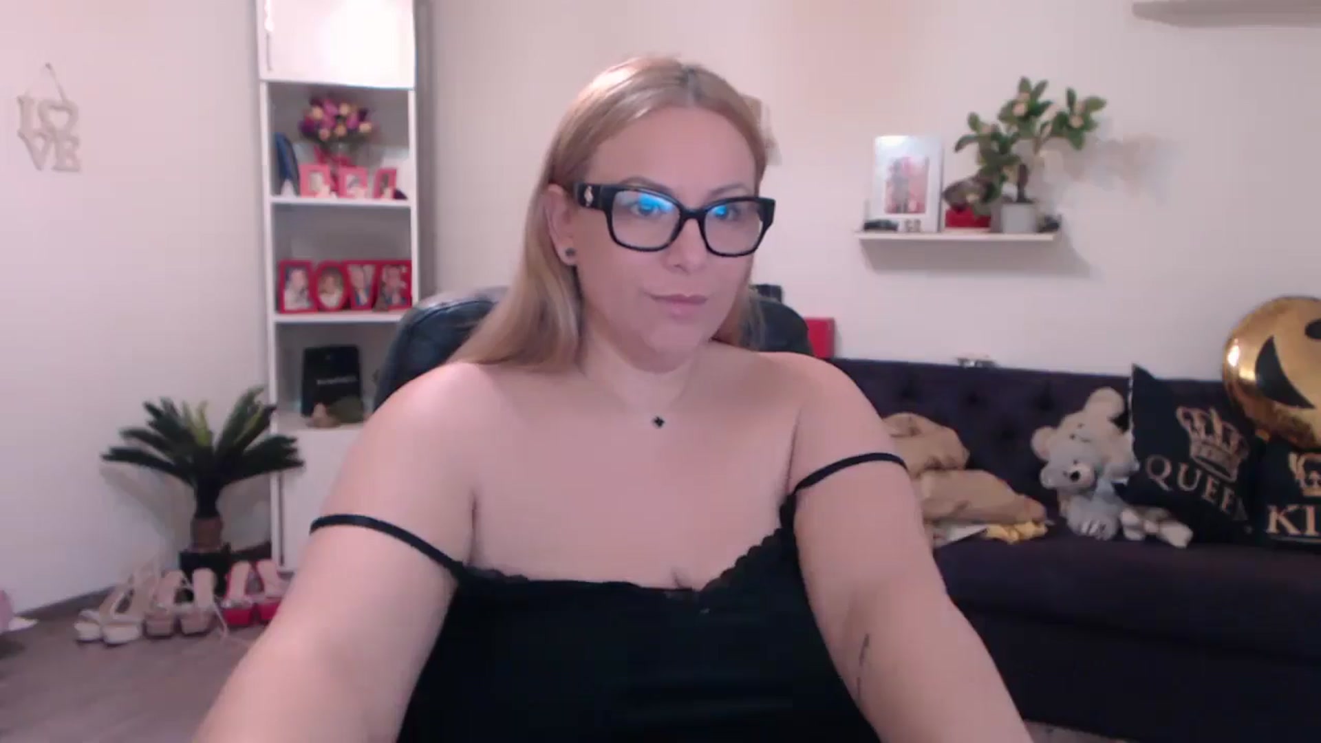 Gallery image thumbnail from A_baby_Boo's myfreecams stream on, 02/27/2025, 15:11 image 10 of 20