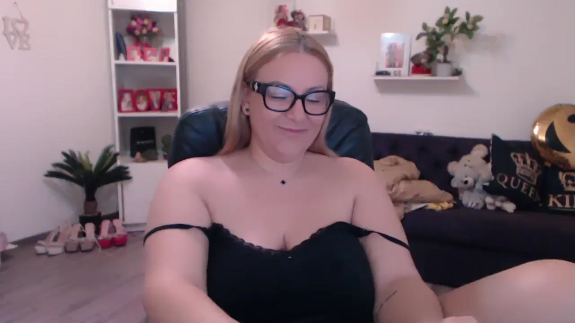 Gallery image thumbnail from A_baby_Boo's myfreecams stream on, 02/27/2025, 15:11 image 14 of 20