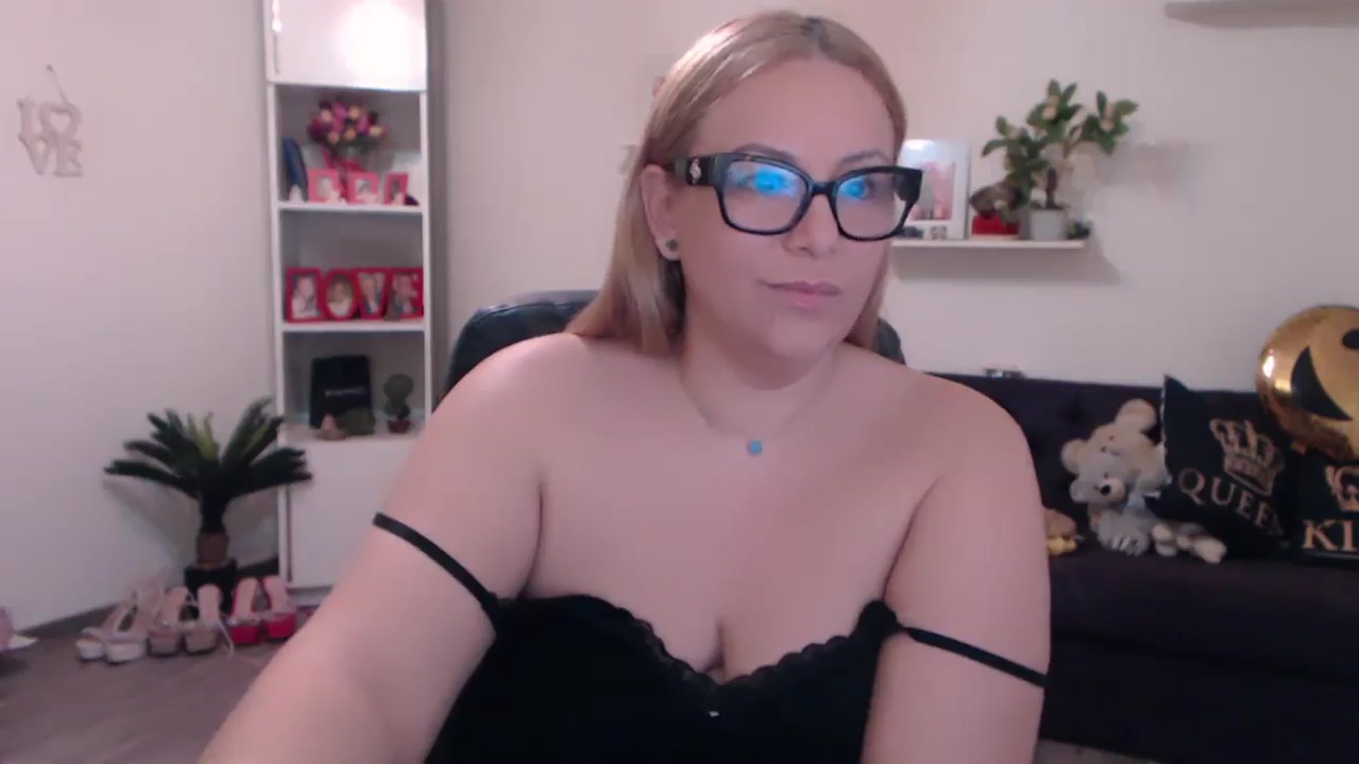 Gallery image thumbnail from A_baby_Boo's myfreecams stream on, 02/27/2025, 15:11 image 9 of 20