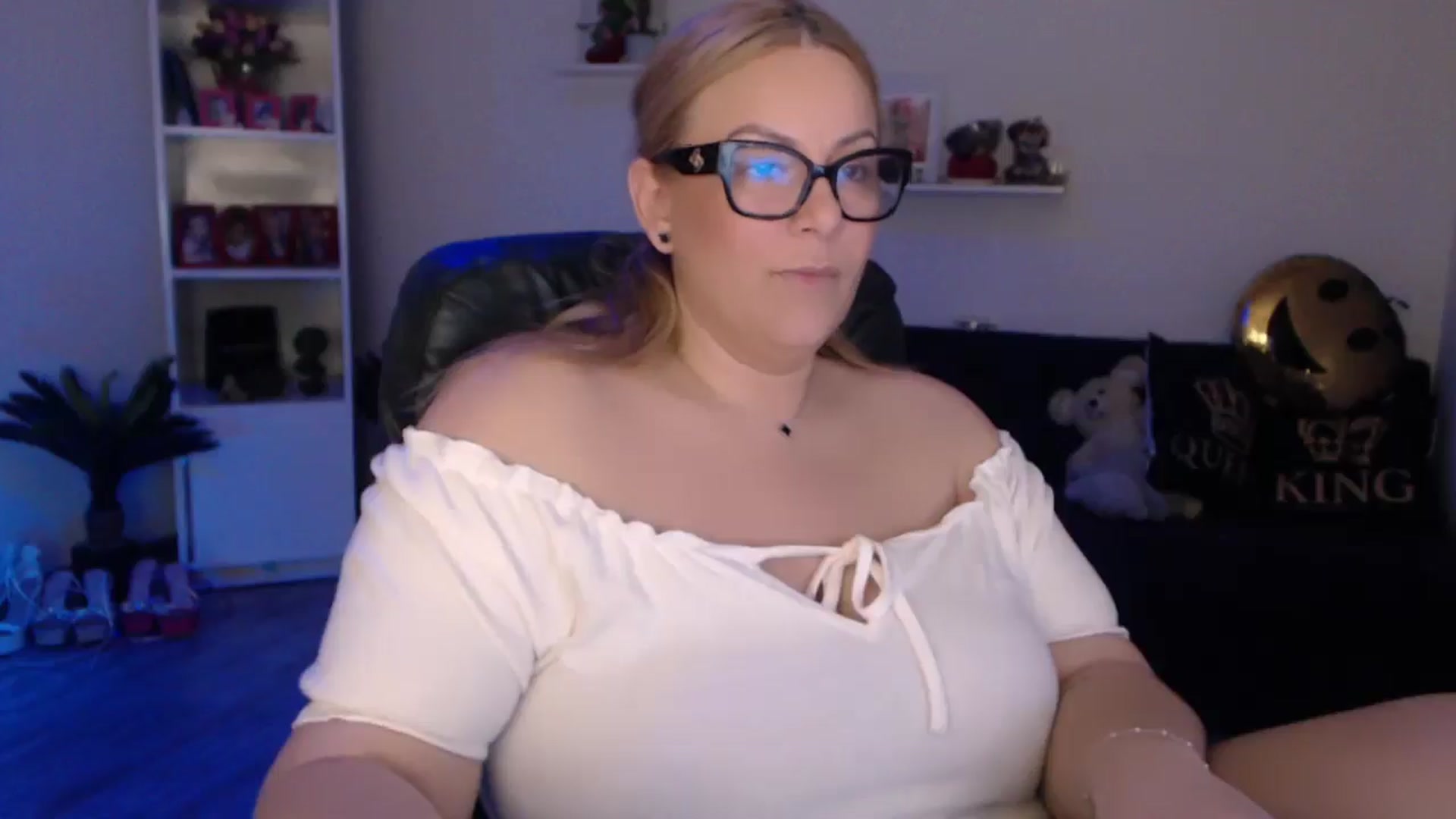 Gallery image thumbnail from A_baby_Boo's myfreecams stream on, 03/03/2025, 20:25 image 7 of 20